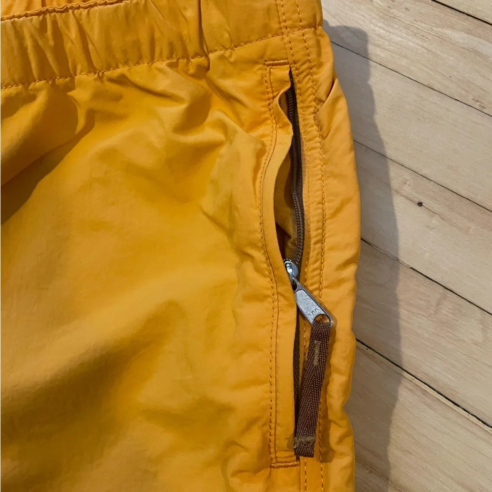 J. CREW Pull On Belted Shorts Zip Pockets 6” Inseam Hiking Camping Beach Unisex
